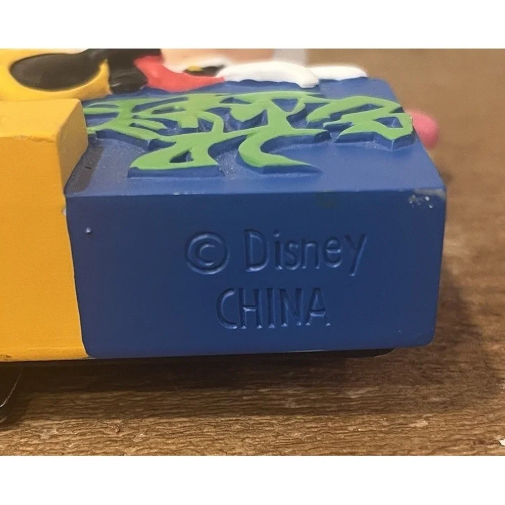 Walt Disney World 4 Parks Mickey Minnie Donald Goofy Pluto Resin 3D Photo Frame